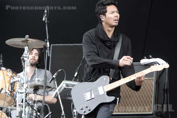 THE TEMPER TRAP - 2010-08-29 - SAINT CLOUD - Domaine National - Grande Scene - 